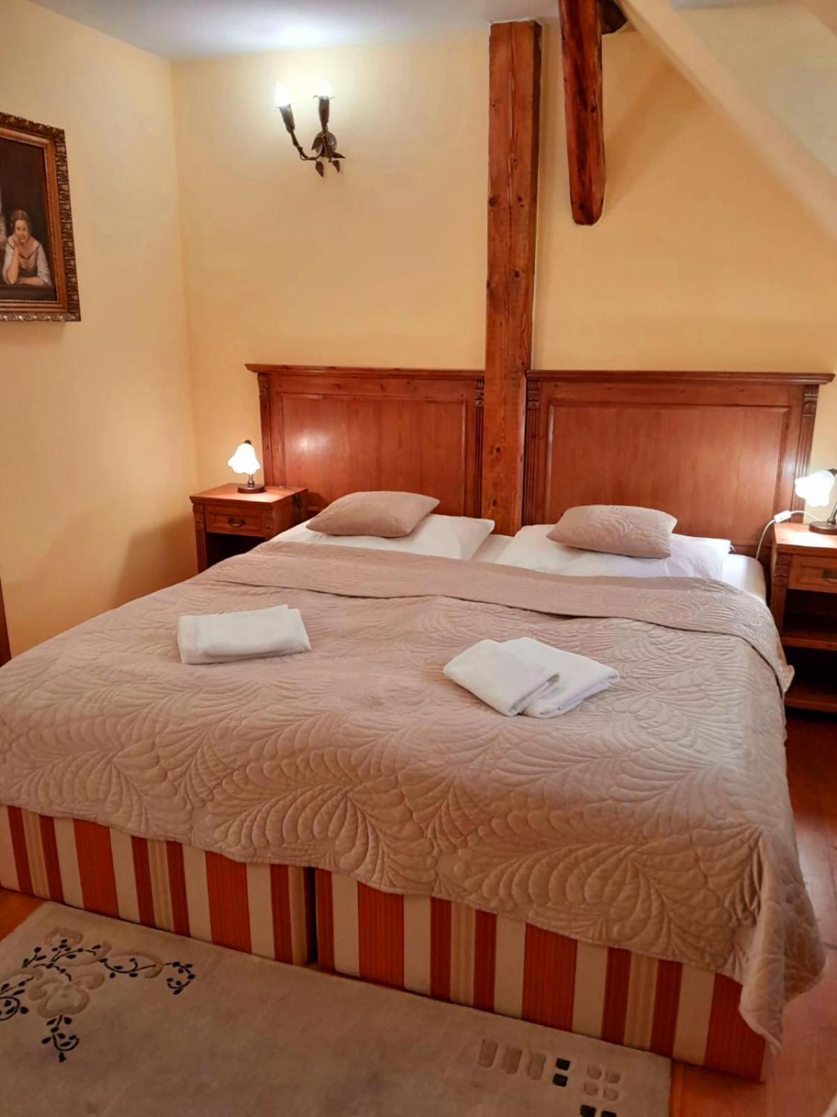 Penzion Cosmopolitan Ii. Banska Stiavnica Luaran gambar