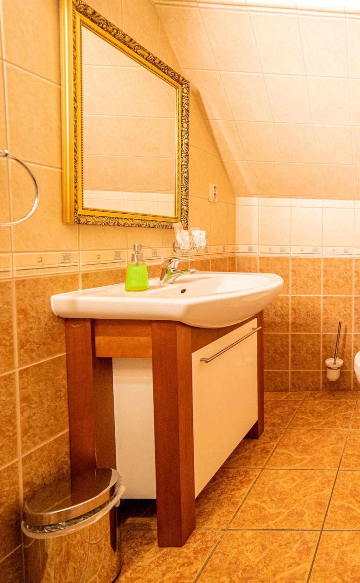 Penzion Cosmopolitan Ii. Banska Stiavnica Bilik gambar