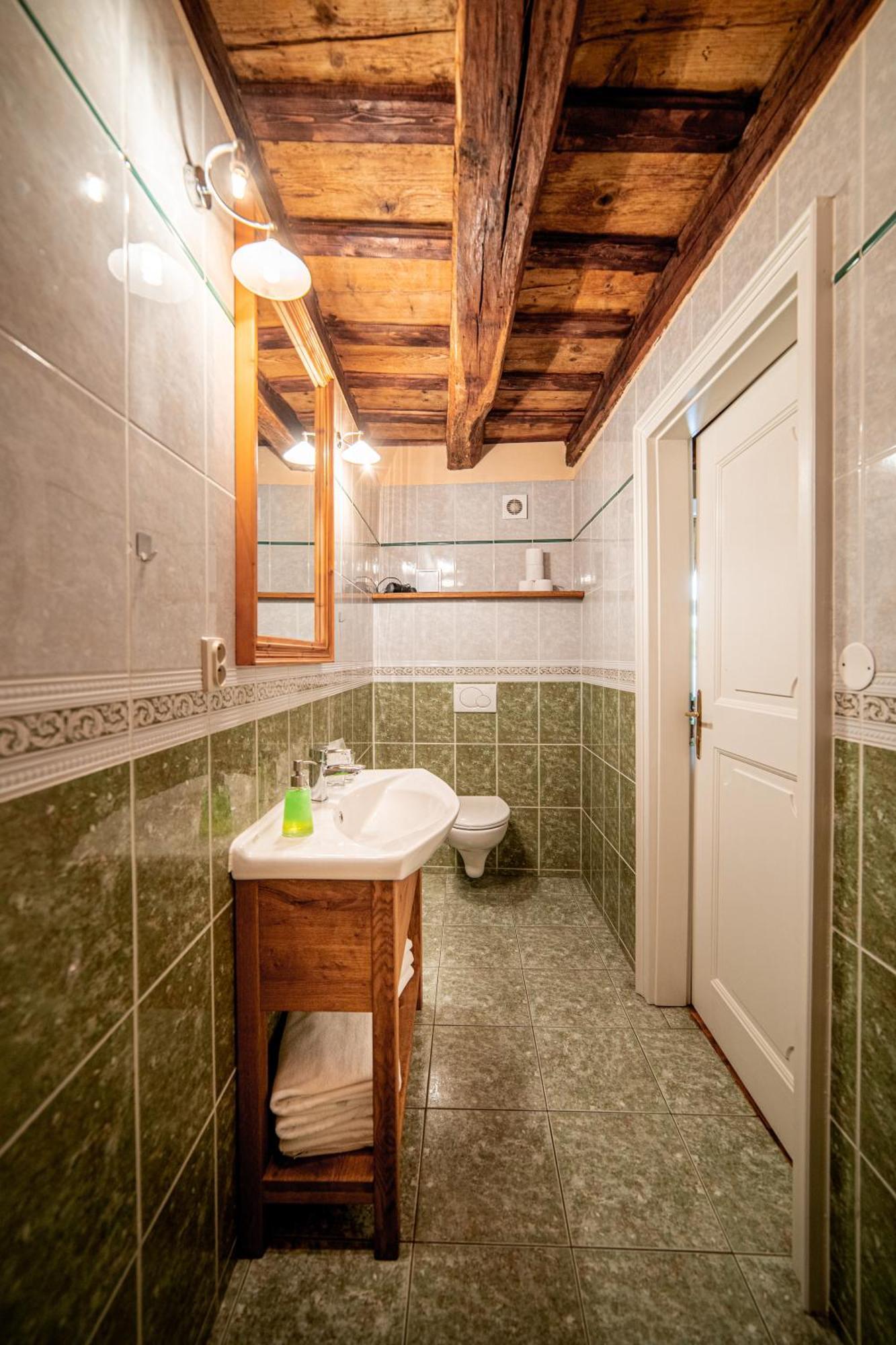 Penzion Cosmopolitan Ii. Banska Stiavnica Bilik gambar